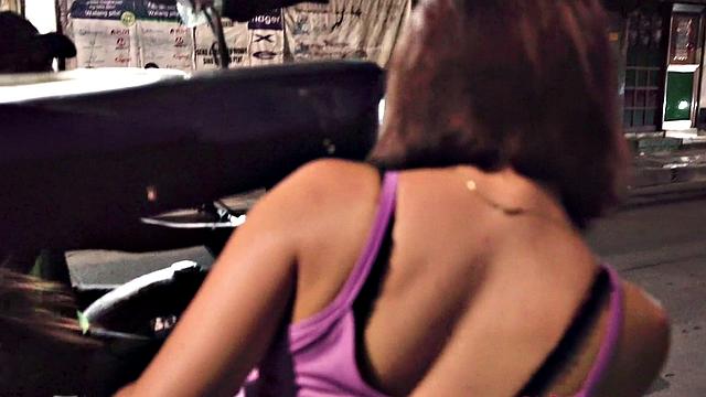 филиппинка берет bbc и губная помада выдерживает всё это