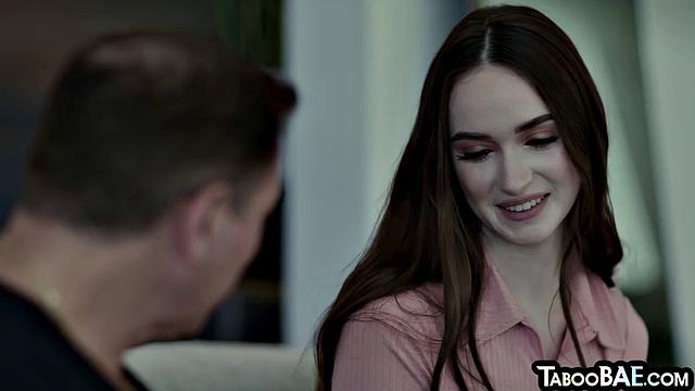 Милашка в чулках глубоко сосёт и страстно принимает в киску.