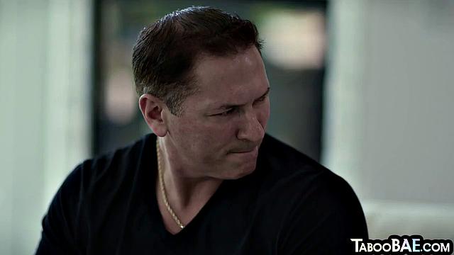 Милашка в чулках глубоко сосёт и страстно принимает в киску.