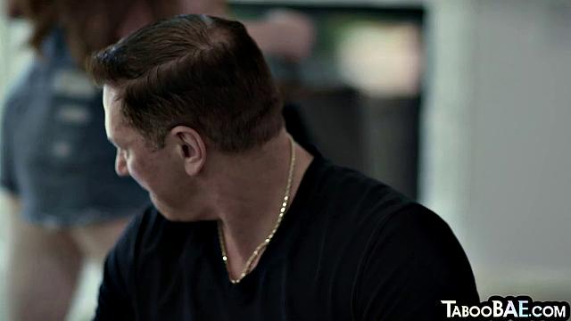 Милашка в чулках глубоко сосёт и страстно принимает в киску.