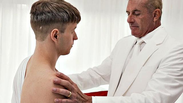 Foot fetish apprentice barebacked in 3some by masons