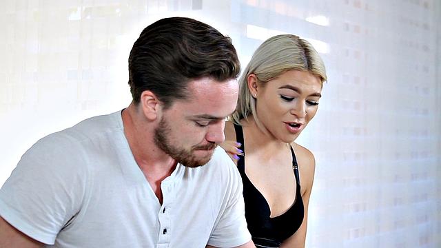 Blonde PAWG Works Out Her Pussy