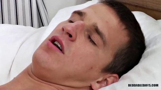 бенджамин застает дантона за дрочкой и сразу в теме