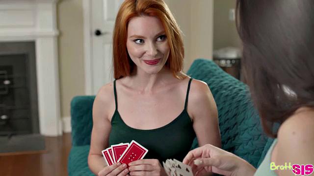 Лейси Леннон проиграла стрип-покер и попала в жаркий тройничок