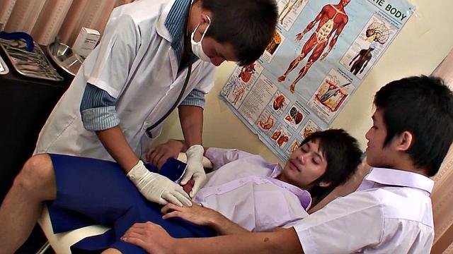 Asian twinks enjoy oral in threeway with doctor