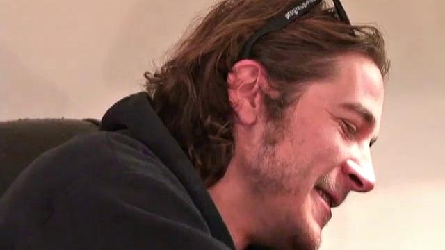 Бен вместо перекура дрочит себе на рабочем месте - продуктивность на максимум