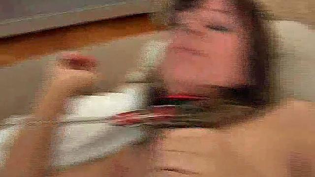 смотри, как зоя и лариса устраивают жесткие лесбийские игры