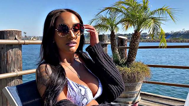 Zoeys Pussy Gets Filled