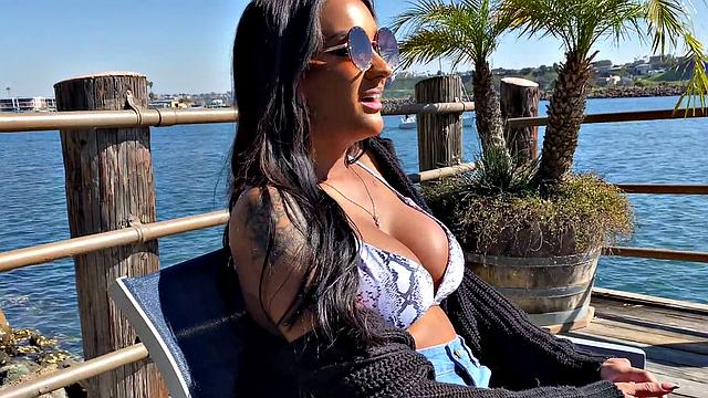 Zoeys Pussy Gets Filled