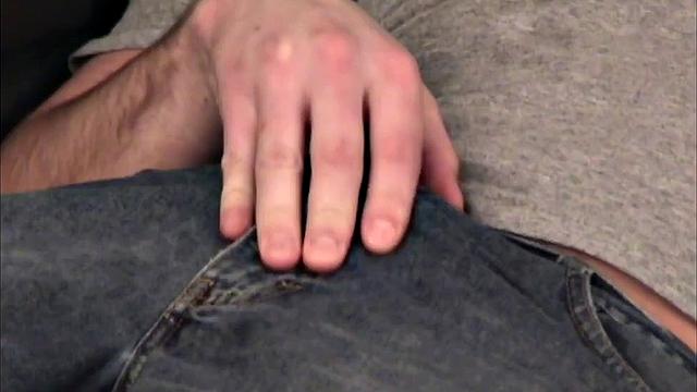 Iann is a college boy, who kicks back on Auntie Bob's sofa for an amateur homemade video of him jerking off. With pants pushed down and shirt pulled up, it isn't long before his dick is stiff.