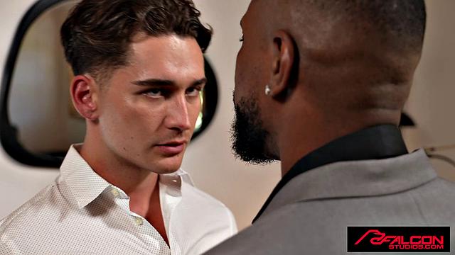 bbc раздвигает жопу качка в рождественскую ночь