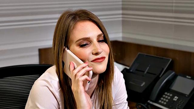 Ashley Lane wants to fuck at work