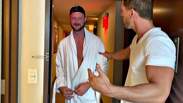 Athletic hunk barebacks BF at home till cumshot