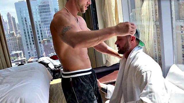 Athletic hunk barebacks BF at home till cumshot