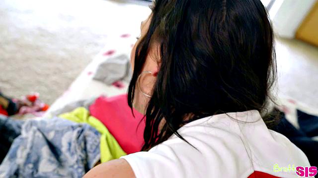 Sex Crazed Step Sister - S4:E6