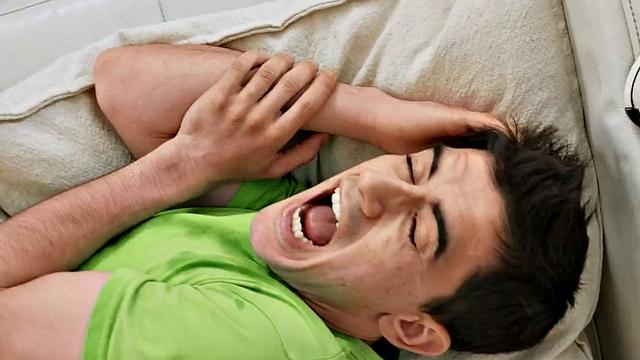 Squirting lady drilled in missionary in wet pussy