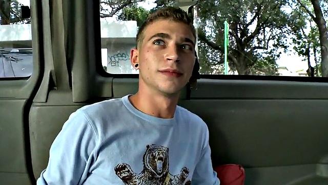 Fooled guy got blowjob from gay in outdoor van