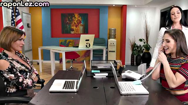 офис превращается в анальный клуб: милфы занимаются с коллегой и игрушкой