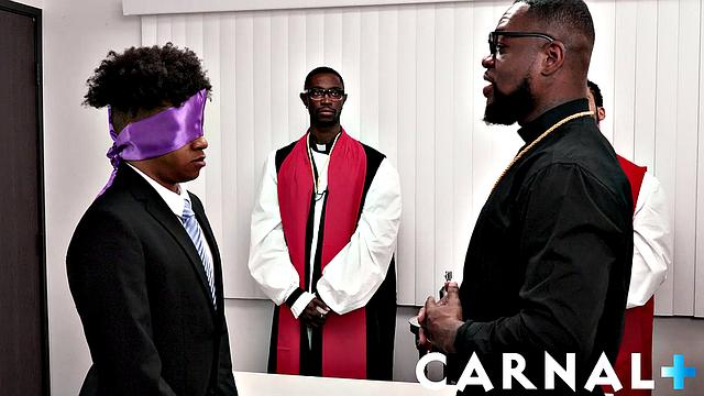 Israel Angel получает анальный минет и жёсткий секс без гондона от черного качка