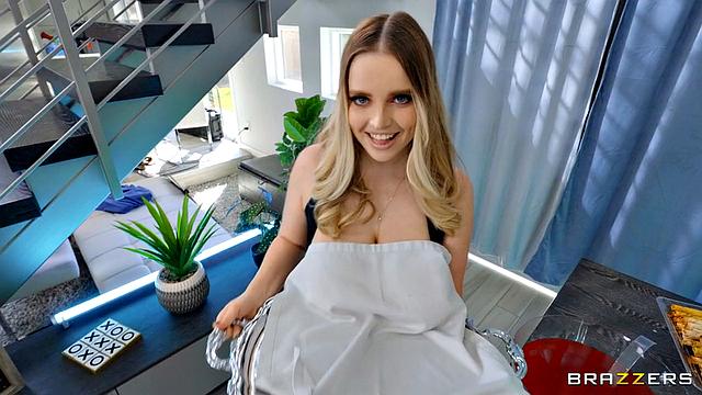 Оливер Флинн заходит на вечеринку и сразу попадает в кружок, где сиськи важнее закусок - у кого-то ужин, а у кого-то сразу групповой секс по расписанию.