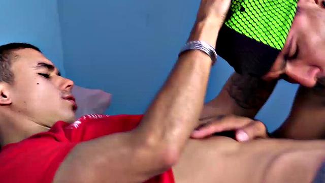 As I have mentioned before, sexy young Tomas really likes hairy guys, and so he's back in bed with another Latin bottom named Maximo.