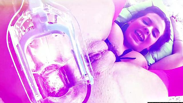 Бэйли сосёт и получает в жопу