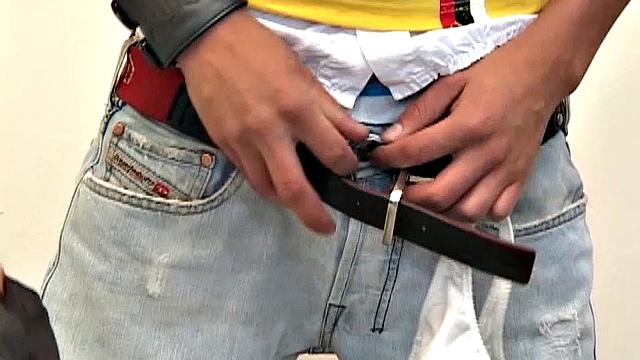 Альфонсо разыгрывает Леонардо по-латино - улыбаются оба