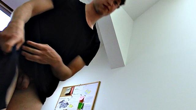 Str8 stud from Prague goes wild on casting for money