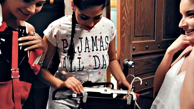 Dirty lez seduces nympho lez bitch in threesome