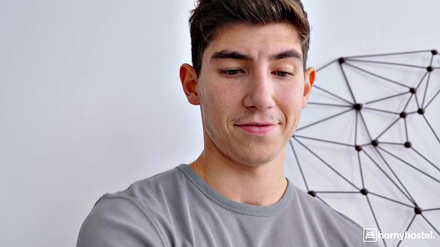 Prankster Scores His Roomie’s Pussy