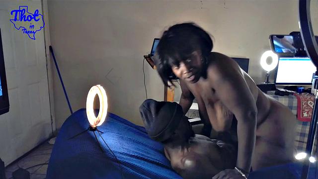 Mo BBW Pussy Fa Da Dude She Squirts backstage like a pro