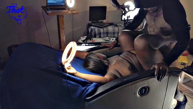 Mo BBW Pussy Fa Da Dude She Squirts backstage like a pro