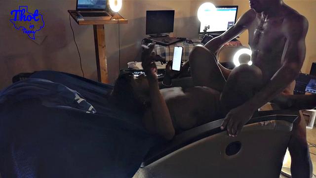 Mo BBW Pussy Fa Da Dude She Squirts backstage like a pro