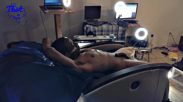 Mo BBW Pussy Fa Da Dude She Squirts backstage like a pro