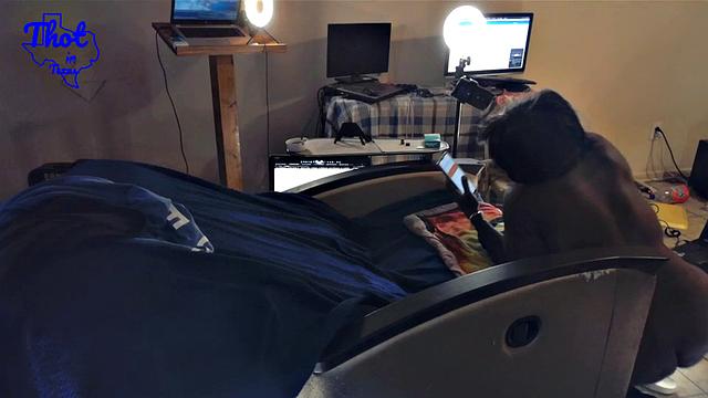 Mo BBW Pussy Fa Da Dude She Squirts backstage like a pro