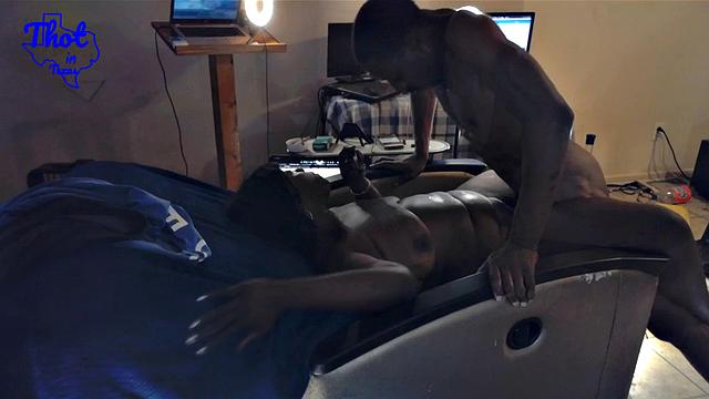 Mo BBW Pussy Fa Da Dude She Squirts backstage like a pro