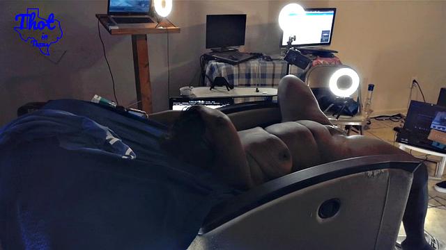 Mo BBW Pussy Fa Da Dude She Squirts backstage like a pro