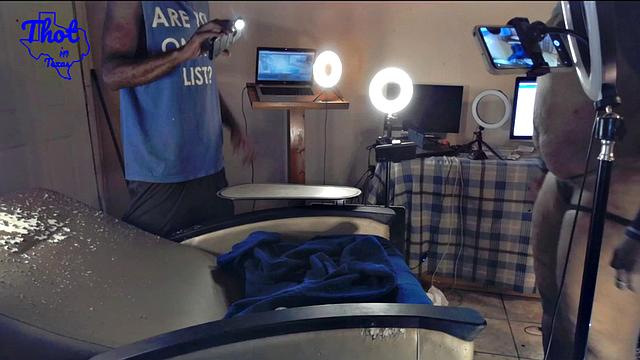 Mo BBW Pussy Fa Da Dude She Squirts backstage like a pro