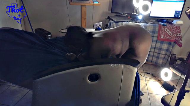 Mo BBW Pussy Fa Da Dude She Squirts backstage like a pro