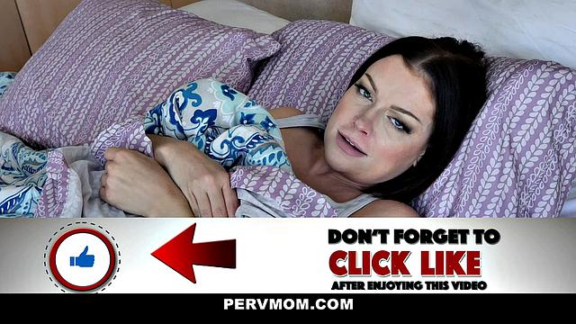 мачеха бросает батю и ловит прощальную жемчужину от пасынка в душе