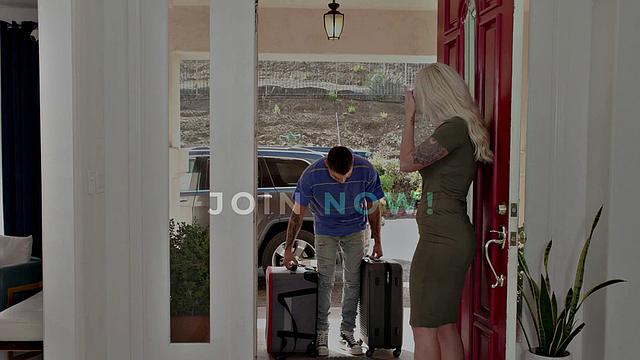 NURU MASSAGE - Foreign Student with His Nw Hot Canadian Roommate SPANISH SUBTITLES