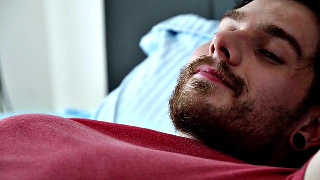 Smooth hunky amateur wanking in close-up for cumshot