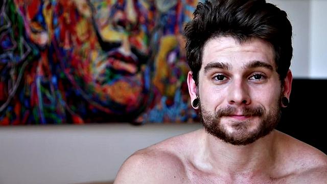 Smooth hunky amateur wanking in close-up for cumshot