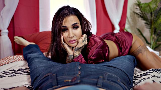 Мачеха доказывает - её мужик в восторге от секса