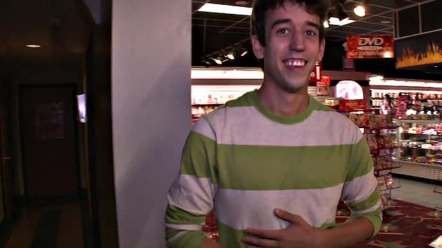 Gay baited straight fooled by lips