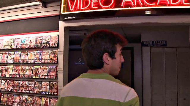 Gay baited straight fooled by lips