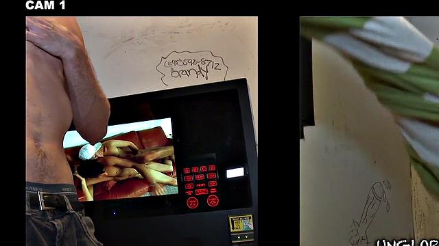 гетеро парень поддался мужским губам в глори холле