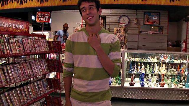 Gay baited straight fooled by lips