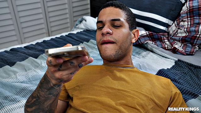 скайлар вокс мстит приколисту - жаркий секс в маске на кровати