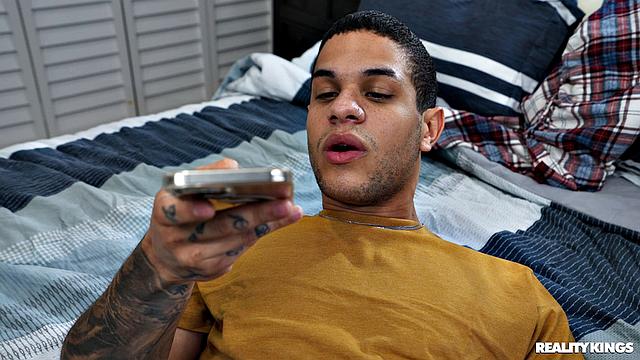 скайлар вокс мстит приколисту - жаркий секс в маске на кровати